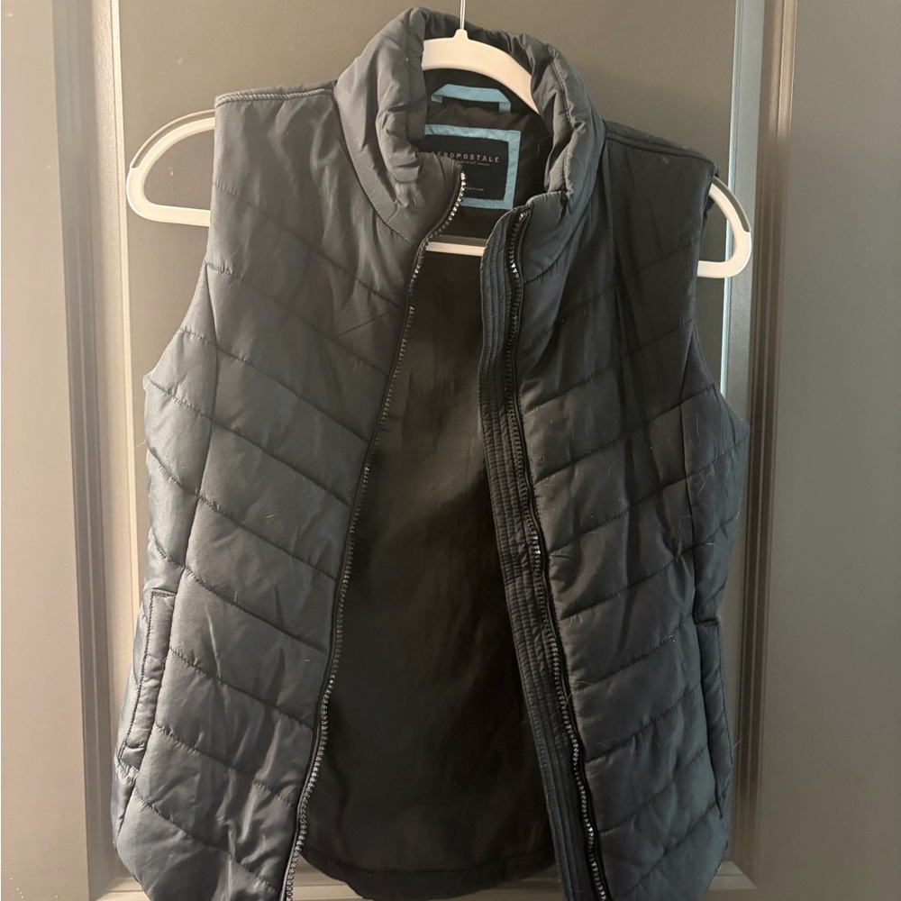 ❌SOLD❌ Aeropostale Black Quilted Puffer Vest